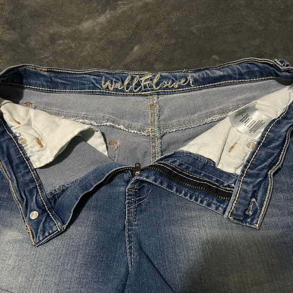 Wallflower Size 7 Denim Shorts - Picture 5 of 7